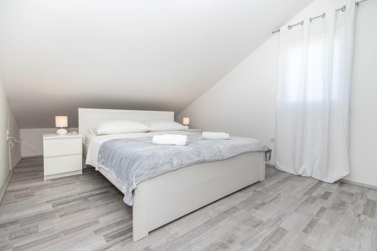Kreso Apartment *
